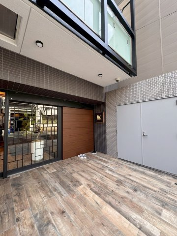 大阪市浪速区敷津西２丁目の賃貸マンションのエントランス