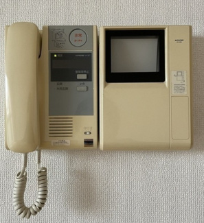 【セキュリティ】 | カーサフォルトオアサ | モニター付きインターホンです。