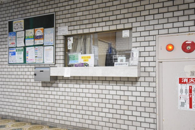 【受付】 | メトロ新高円寺マンション | 管理人さんが勤務する管理室です。マンションに出入りする人たちを見守り、注意を払ってくれています。～即日のご見学可能～　お問合せはお気軽にどうぞ。
