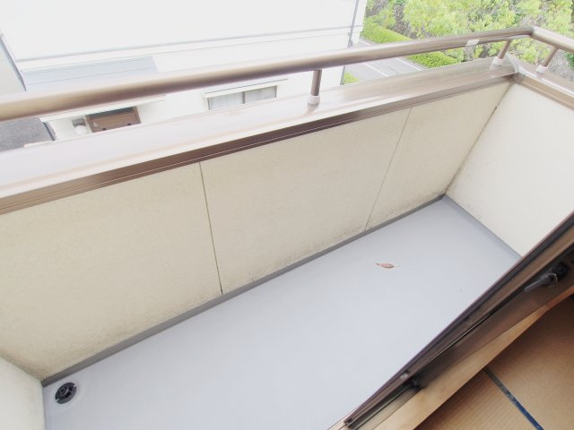 西本貸家のバルコニー