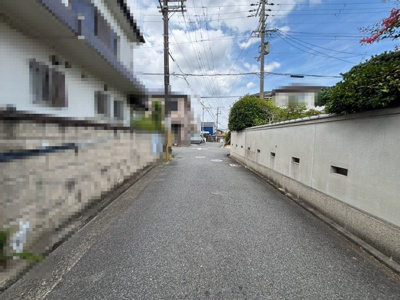 【前面道路含む現地写真】 | 上野芝町８丁　売土地　３区画 | 自由設計可能ですので　家族の希望が詰まったマイホームを建築出来ますね！