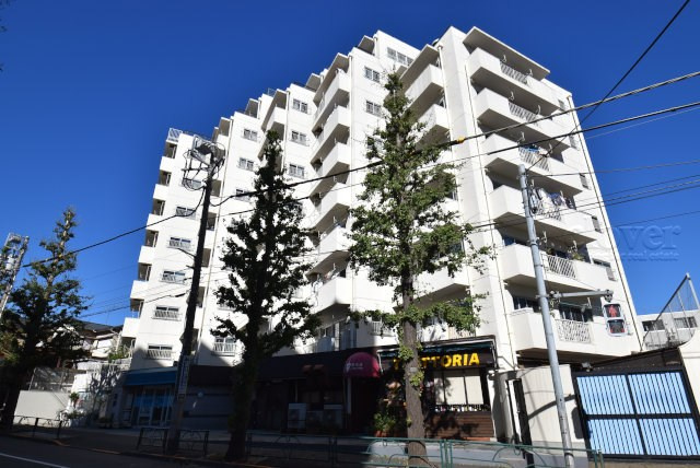 【現況写真】 | 方南町セントラルマンション | 外観と前面道路　～即日のご見学可能～　お問合せはお気軽にどうぞ。
