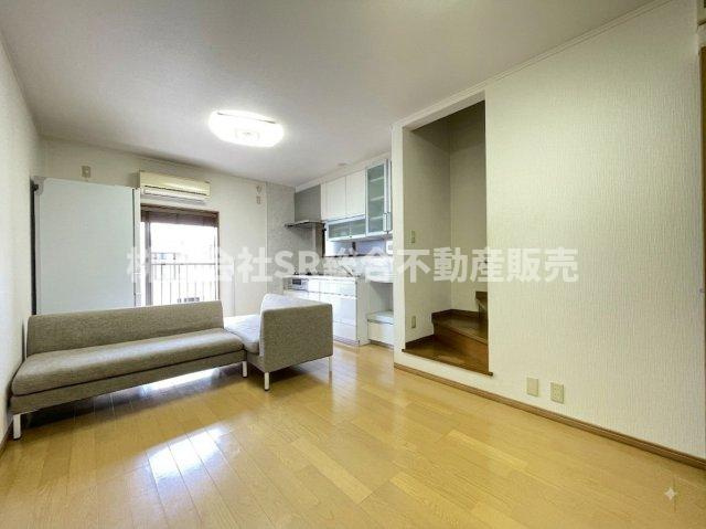 新町中古戸建の居間・リビング|ご家族でゆったりくつろげる空間です！（AIで残置物除去済）