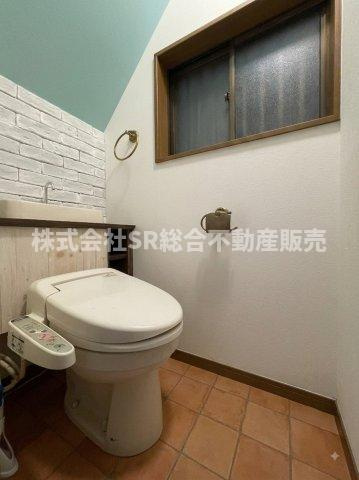 新町中古戸建のトイレ|トイレが2ヵ所あるので朝の忙しい時間帯でも安心です♪（AIで残置物除去済）