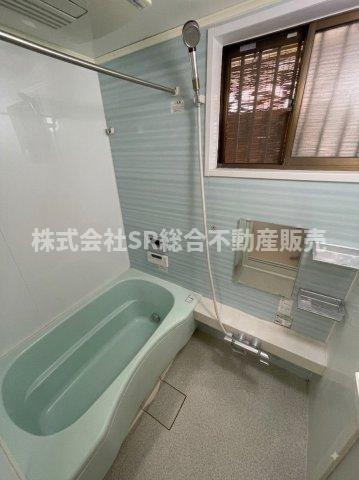 新町中古戸建の浴室|足を伸ばしてゆったりくつろげる浴室です！（AIで残置物除去済）