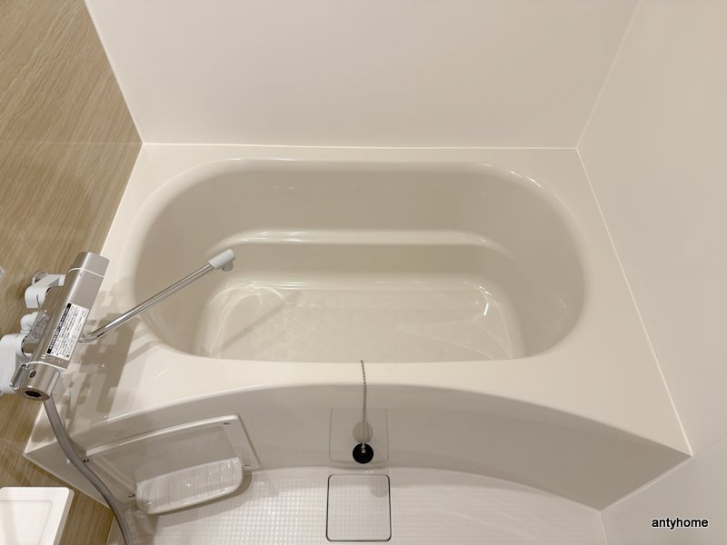 コンフォリア・リヴ本町WEST Ｑ　仲介手数料無料の浴室