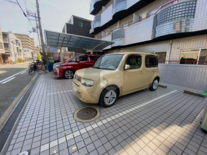サンハイツ高井田の駐車場