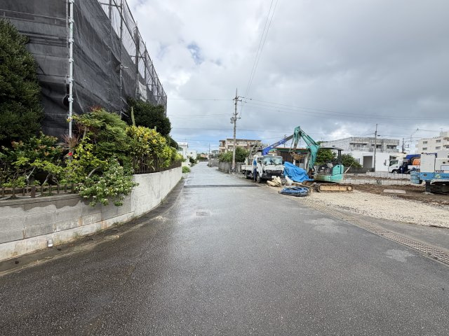 読谷村儀間2期（全3棟）の前面道路含む現地写真|※西側公道6m♪