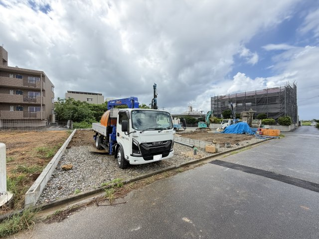 読谷村儀間2期（全3棟）の前面道路含む現地写真|※北側公道4.2m♪オーシャンビュー♪