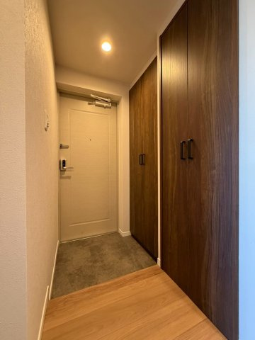 メゾンドルチェ拾参番館の玄関
