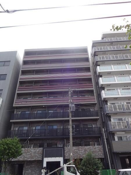 LUMEED横浜鶴見のエントランス