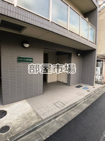 ヴィサージュ東日暮里のエントランス