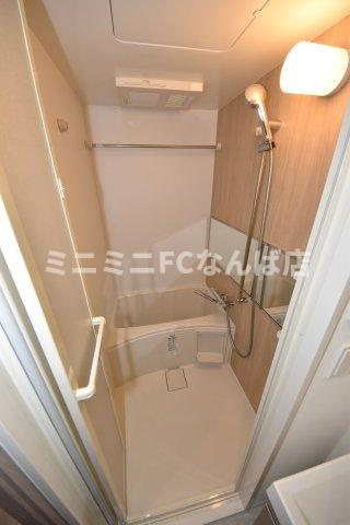 ファーストフィオーレ新町ファジスタの浴室