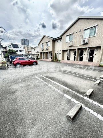 フォンティーヌの駐車場
