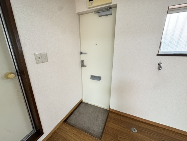 ドミールシノダA棟の玄関