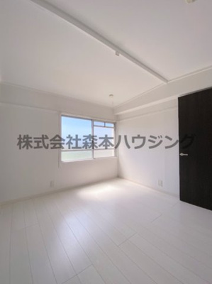 【洋室】 | 　春日ダイヤモンドハイム | 明るい洋室です