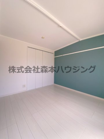 【寝室】 | 　春日ダイヤモンドハイム | 落ち着いて過ごせるお部屋なので、寝室にいかがでしょうか