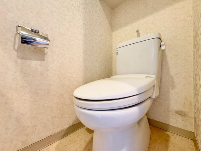 サンクレイドル勝田駅前ウインフォートのトイレ|落ち着いた色調のトイレです