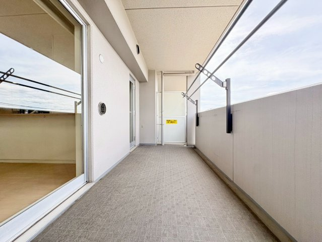 サンクレイドル勝田駅前ウインフォートのバルコニー|バルコニーからの眺めを楽しみながら食事をしませんか