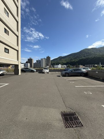 ライオンズマンション伏見通りの駐車場