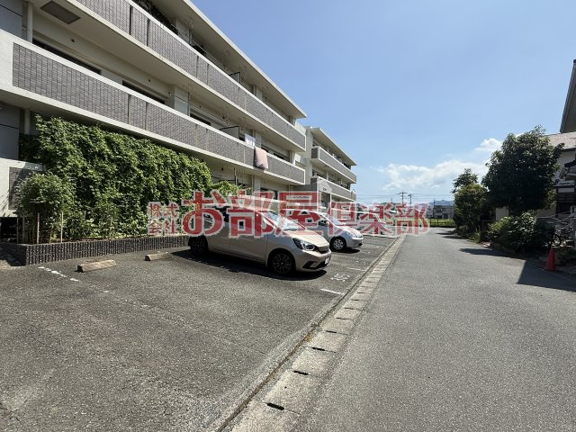 風祭ハイツの駐車場|車をお持ちの方に嬉しい駐車場付きの物件です