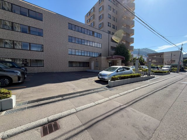 プリンスハイツ南21条の駐車場