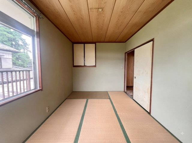 野木町友沼｜田園風景を望む、開放感のある庭付き中古戸建の和室|2F和室1