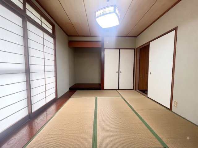 野木町友沼｜田園風景を望む、開放感のある庭付き中古戸建の和室|1F和室