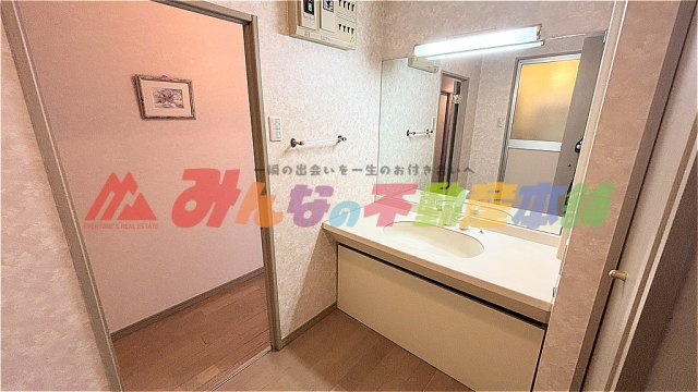 グランピアマンション本町の独立洗面台