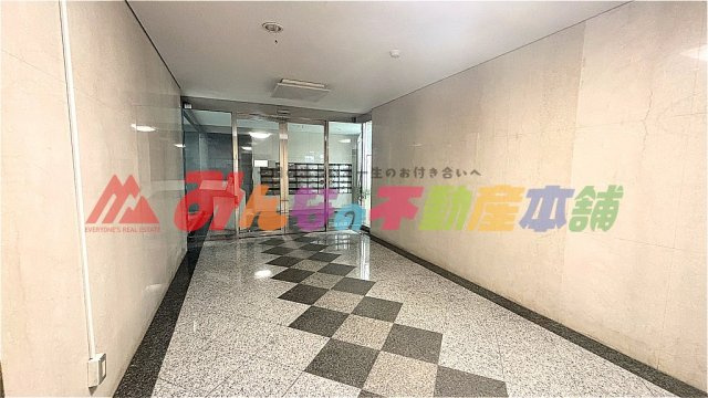 グランピアマンション本町のエントランス