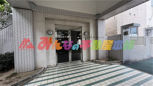 グランピアマンション本町のエントランス