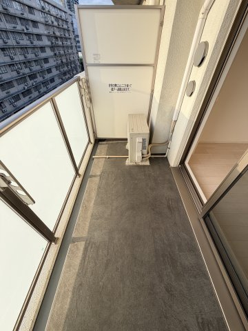ラシュレエグゼ難波西のバルコニー
