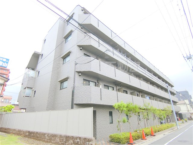 ルーブル大鳥居の外観
