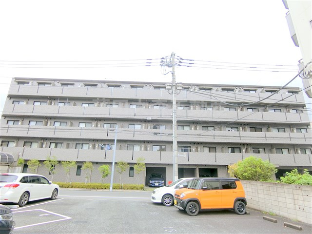 ルーブル大鳥居の外観