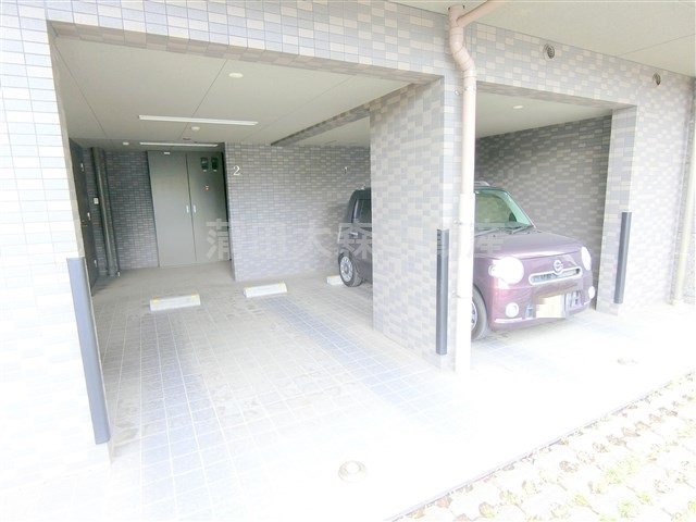 ルーブル大鳥居の駐車場