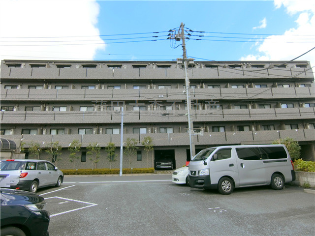 ルーブル大鳥居の外観
