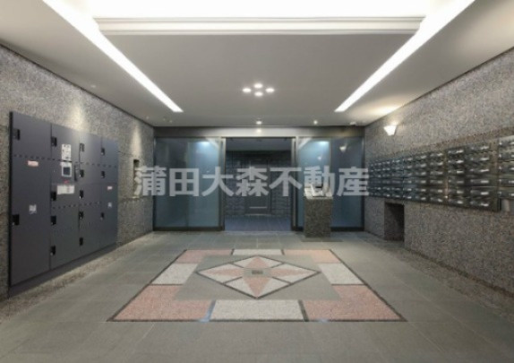 ルーブル大鳥居のエントランス|防犯カメラTVモニター付オートロック宅配BOXメールBOX管理人室　エントランス