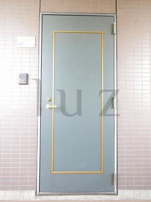 ロイヤル白楽の玄関