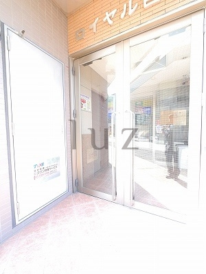 ロイヤル白楽のエントランス