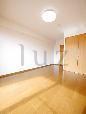 ロイヤル白楽の居間・リビング
