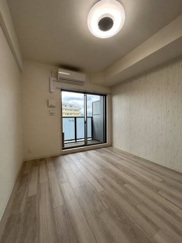 プレサンス西中島南方セレストの洋室