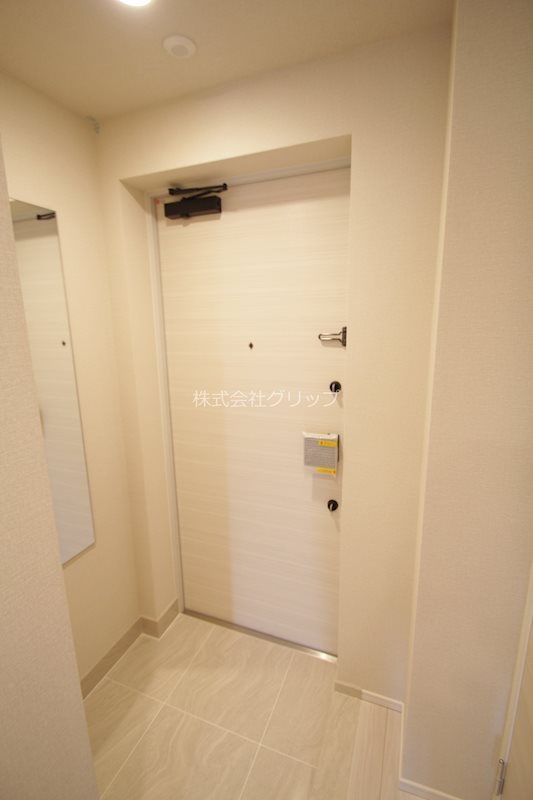 Le'a横濱阪東橋弐番館の玄関