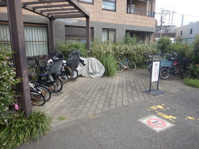 ジェイパーク早稲田の駐輪場