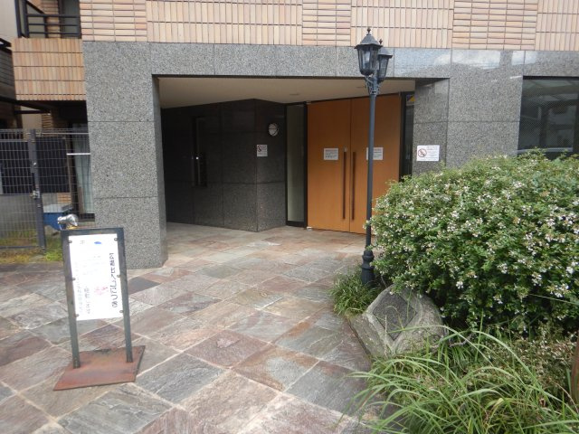 ジェイパーク早稲田のエントランス