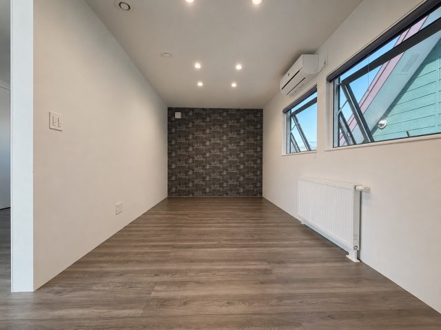 平岡7条1丁目の洋室