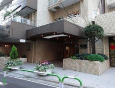 朝日白山マンションのエントランス