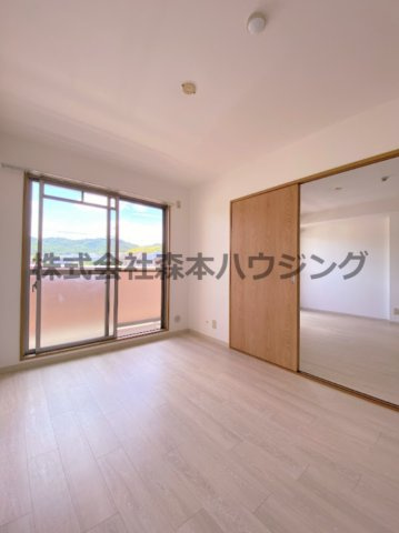 【洋室】 | 　ラフィネ星田 | 使いやすい洋室です