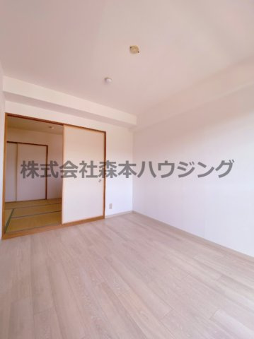 【洋室】 | 　ラフィネ星田 | 使い勝手のいい洋室です