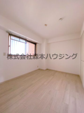 【洋室】 | 　ラフィネ星田 | 明るい洋室です