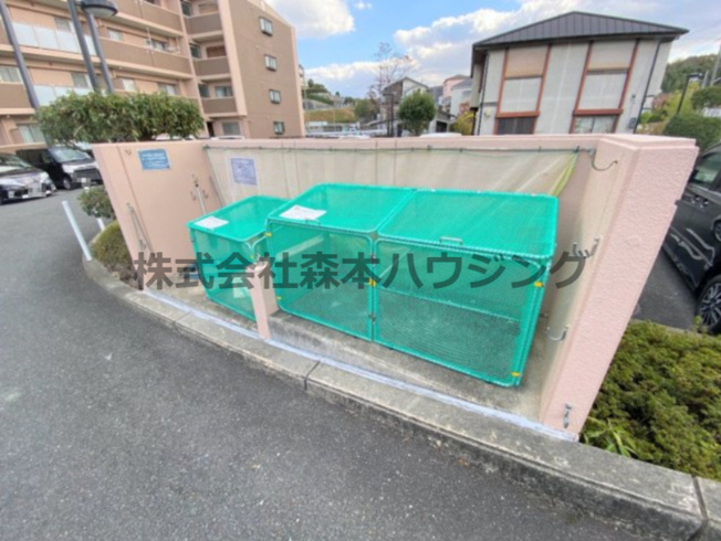 【その他共用部分】 | 　ラフィネ星田 | 専用ごみ置き場です